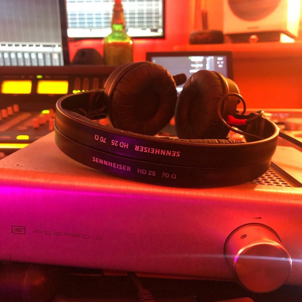 Sennheiser HD 25 Professional DJ Monitor Headphone Design